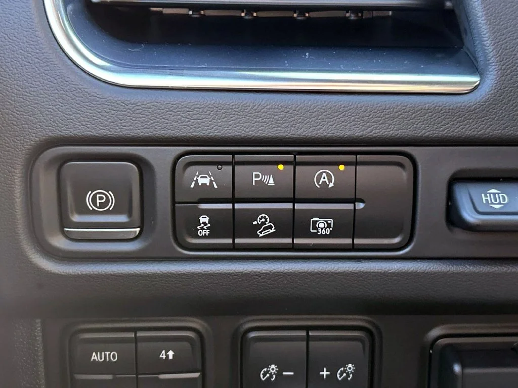 Used 2023 White Frost GMC AT4 image 29