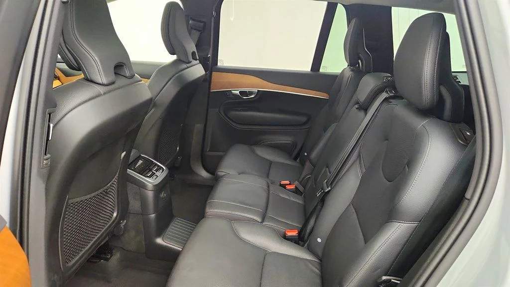 Used 2025 Vapour Grey Metallic Volvo T8 AWD Plus 7-Seater w/ harman/kardon & 21