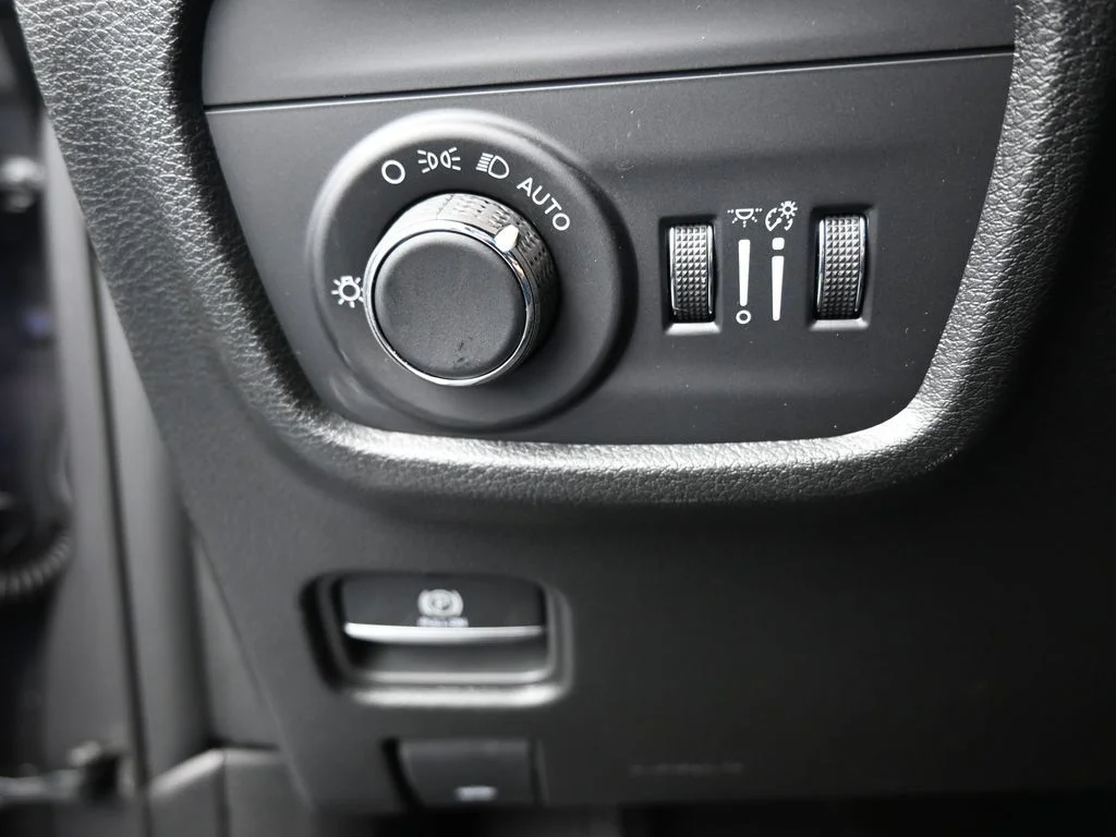 New 2026 Baltic Gray Metallic Clearcoat Jeep Laredo X image 27