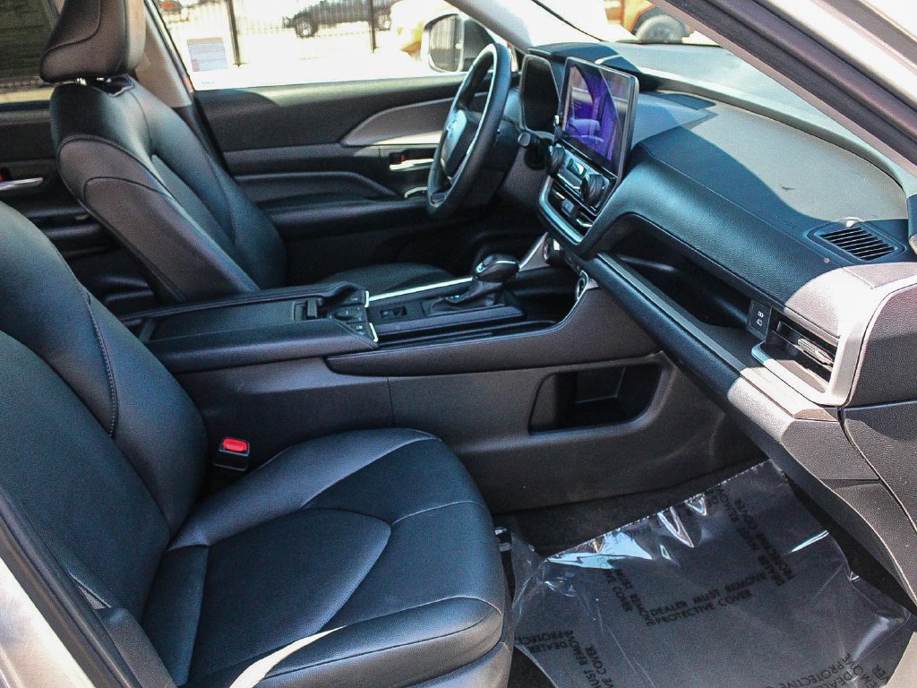 Used 2024 Silver Toyota XLE image 18