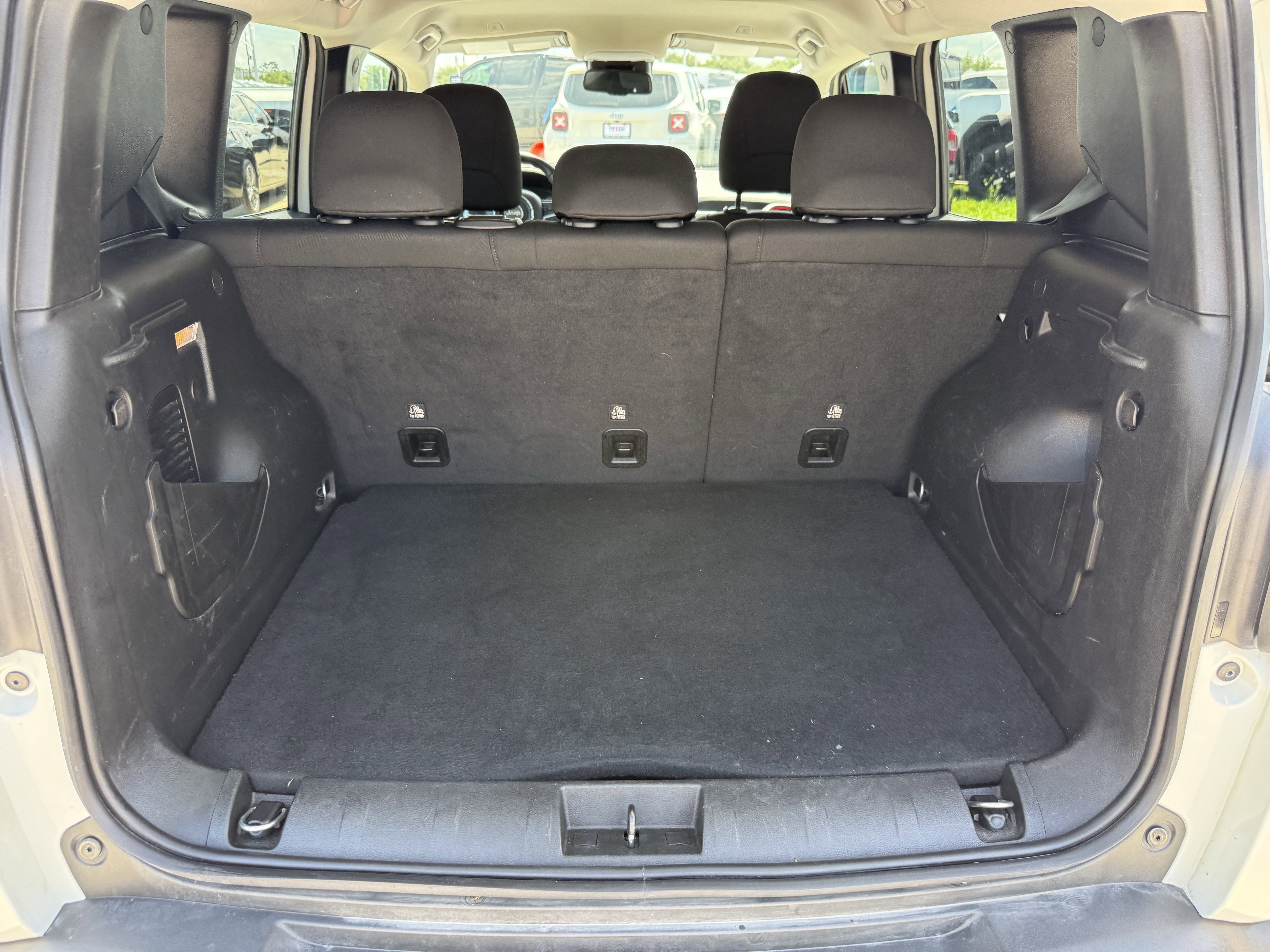 Used 2023 Alpine White Clearcoat Jeep Trailhawk image 31