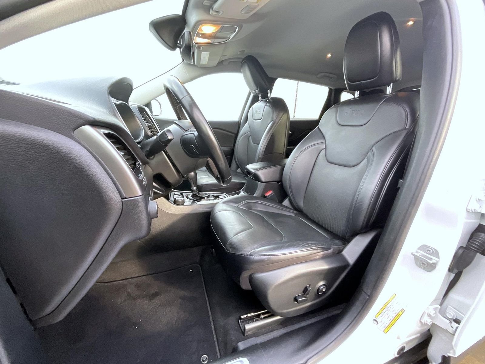 Used 2020 White Jeep Limited image 11