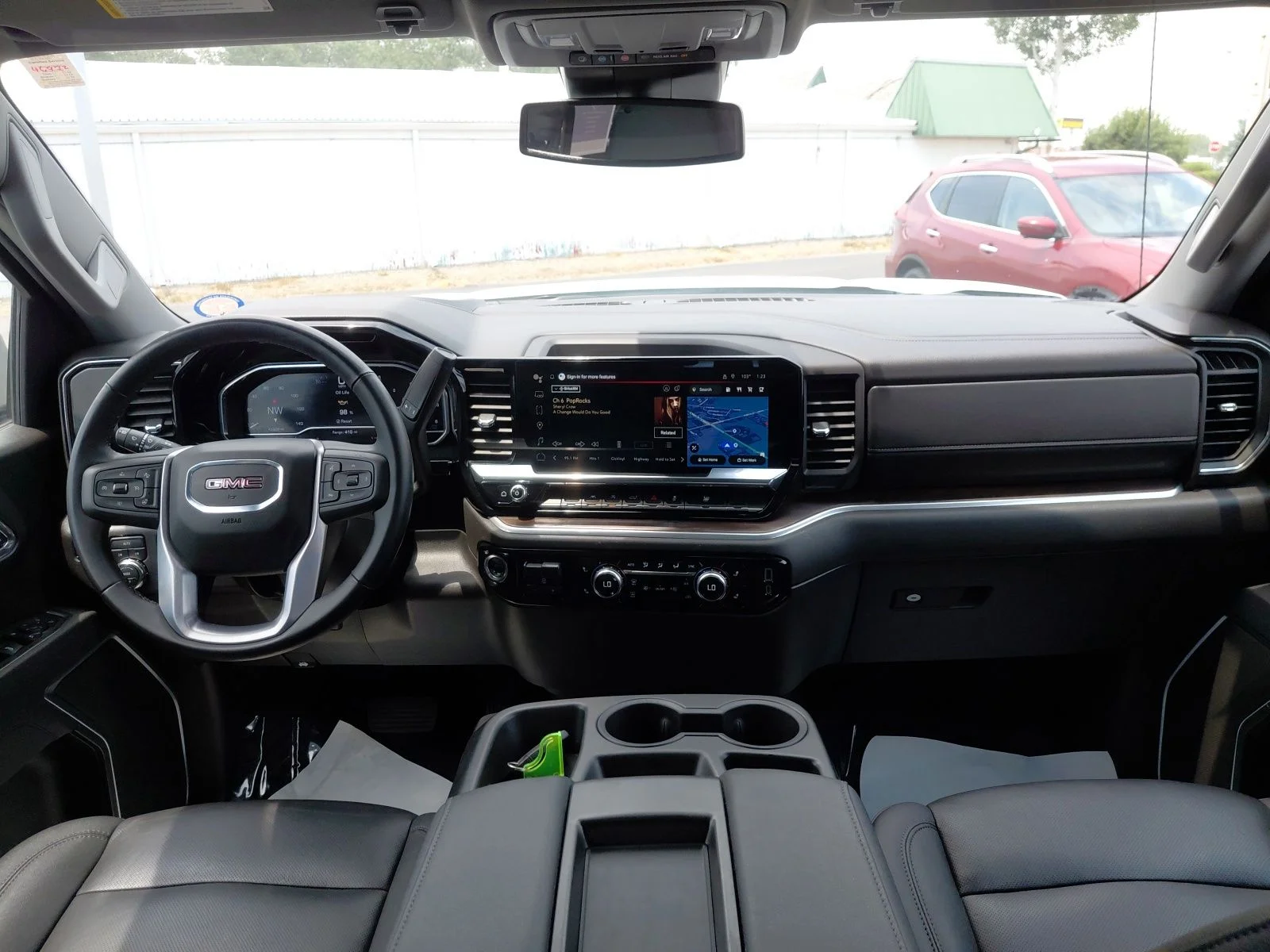 Used 2025 White GMC SLT image 32