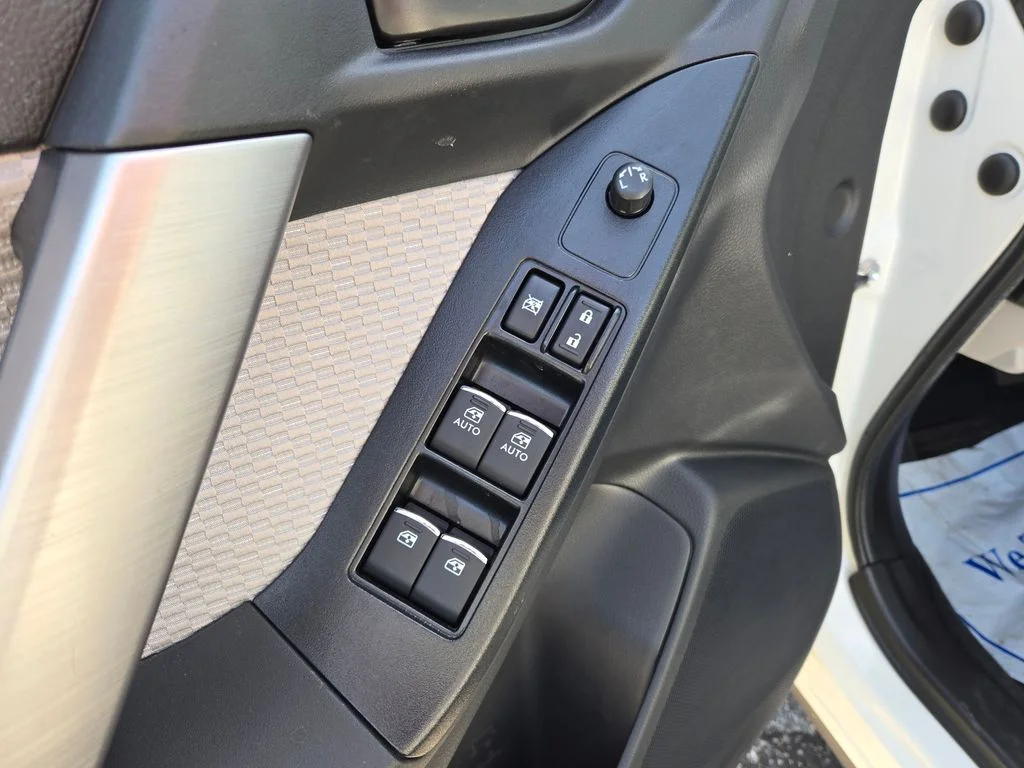 Used 2018 White Subaru 2.5i image 13