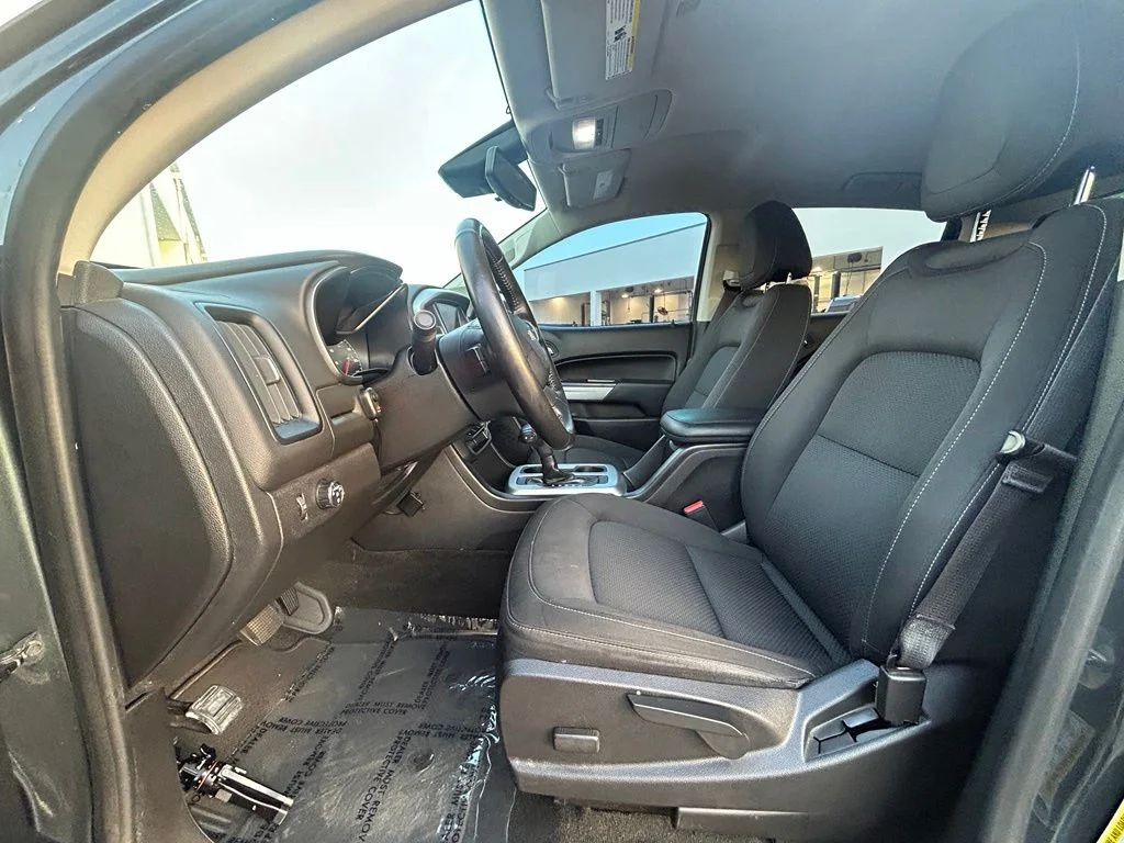 Used 2018 Graphite Metallic Chevrolet LT image 10