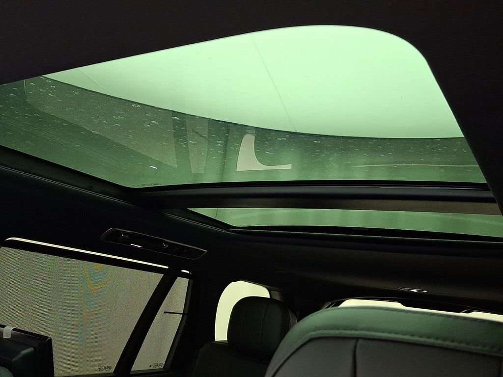 New 2026 Santorini Black Land Rover SE image 12