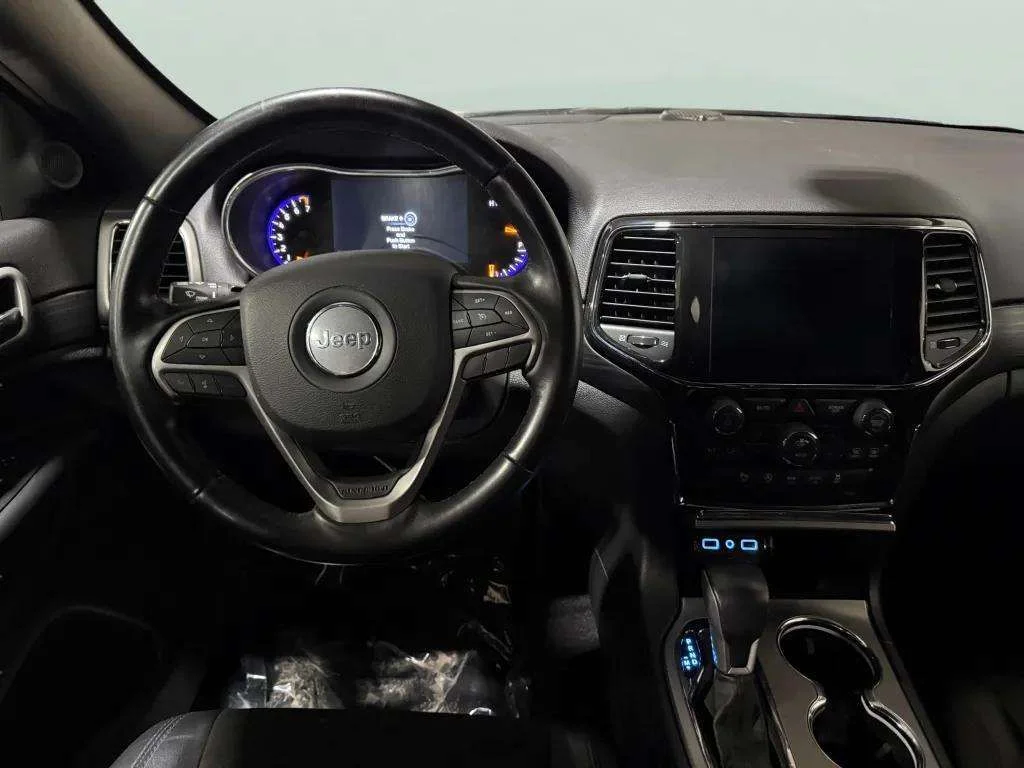 Used 2021 Sting-Gray Clearcoat Jeep Laredo X image 10