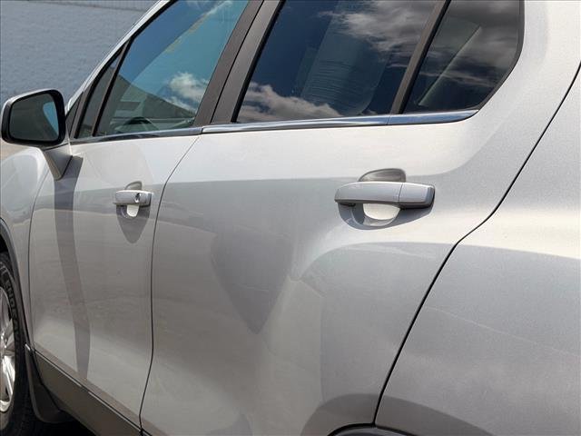 Used 2016 Silver Ice Metallic Chevrolet LT image 17