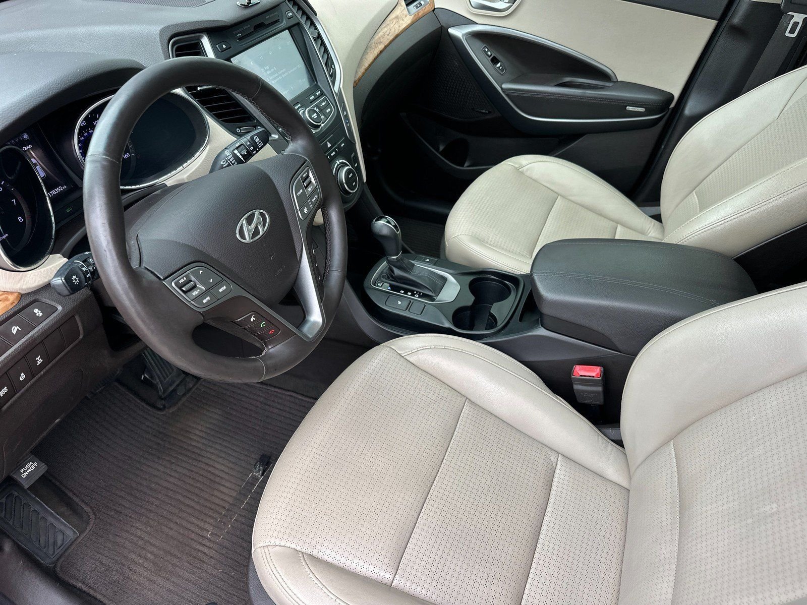 Used 2013 Juniper Green Hyundai Base image 8