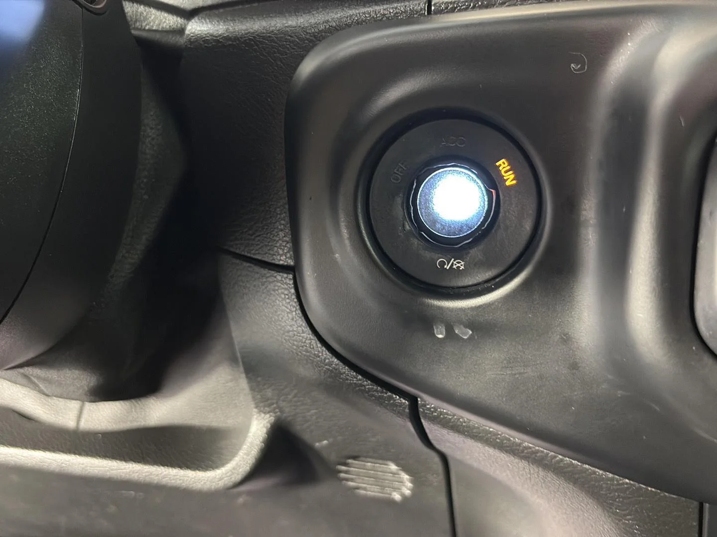 Used 2020 Black Clearcoat Jeep Sport S image 30
