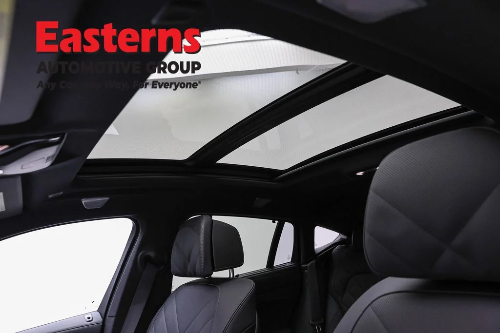 Used 2025 Black BMW M60i image 36