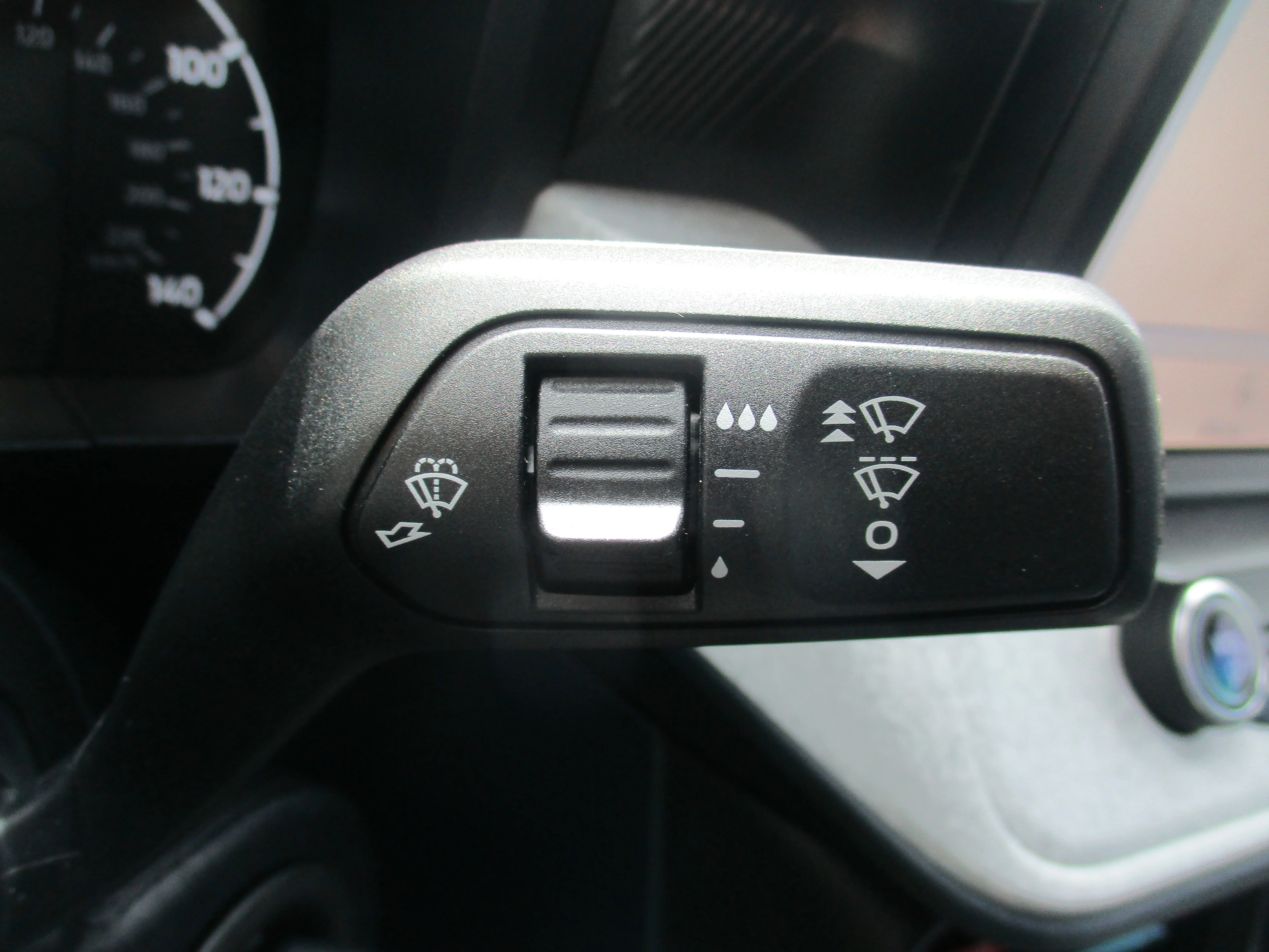 Used 2022 Area 51 Ford XLT Hybrid FWD image 10