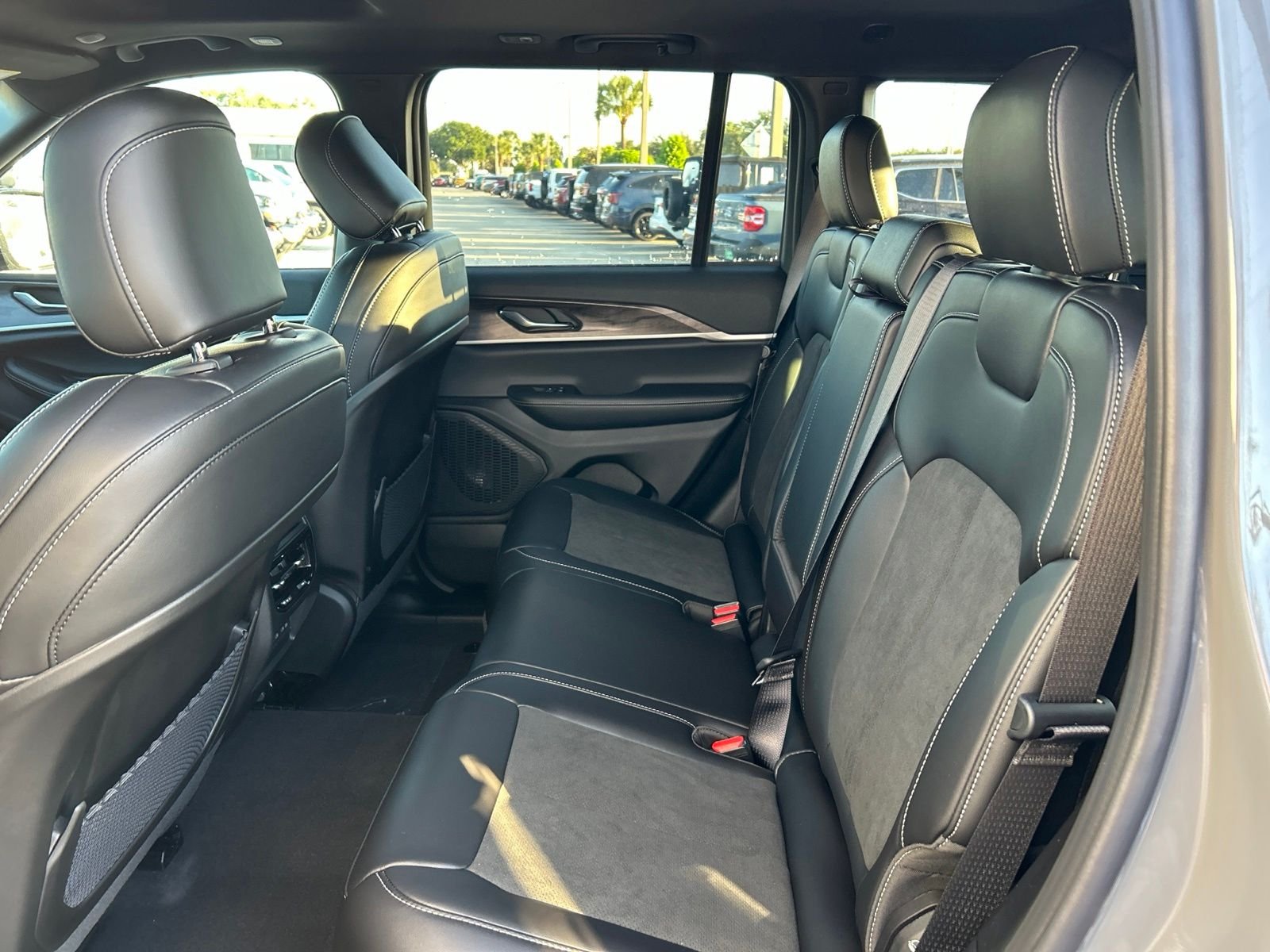New 2027 Sting-Gray Clear-Coat Paint Jeep Laredo Altitude image 10