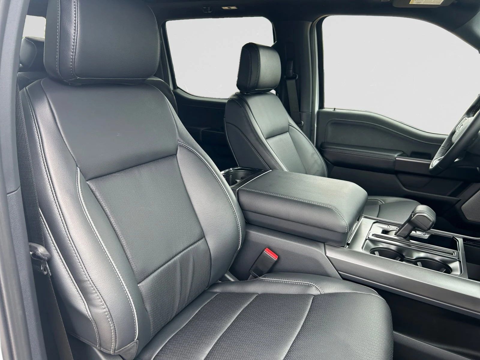 New 2026 Oxford White Ford Lariat image 12