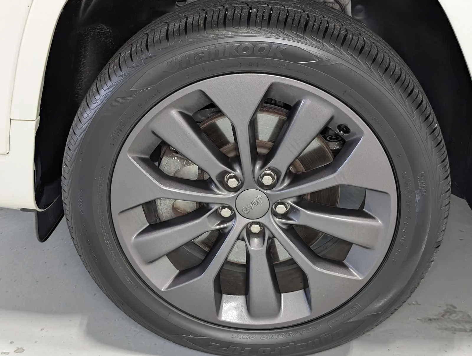 Used 2019 Pearl White Pearlcoat Jeep High Altitude image 3