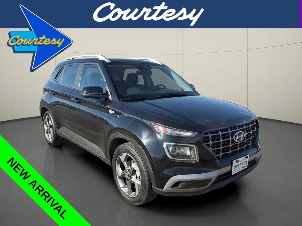 Used 2025 Black Hyundai SEL image 1