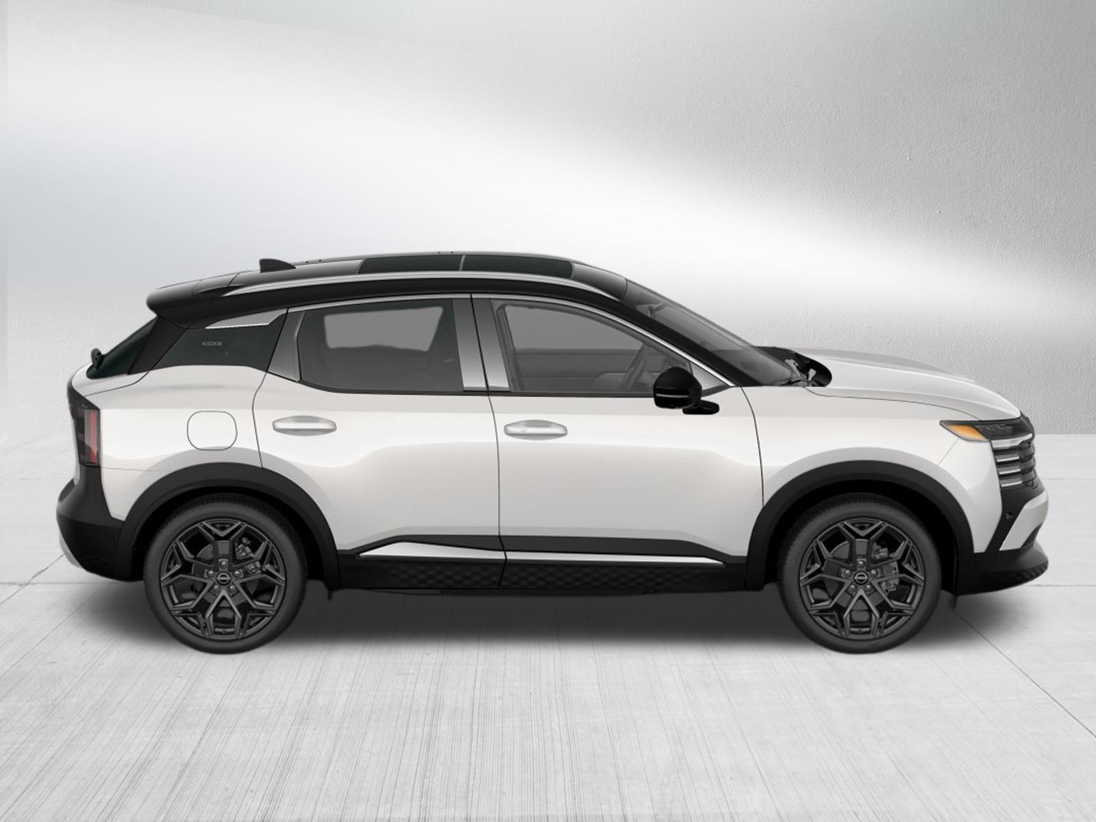 New 2026 Aspen White Tricoat/Super Black Nissan SR image 4