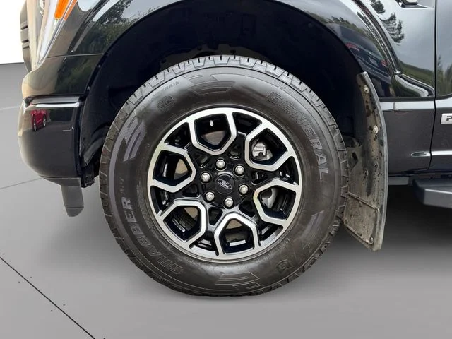 Used 2023 Agate Black Metallic Ford XLT image 9