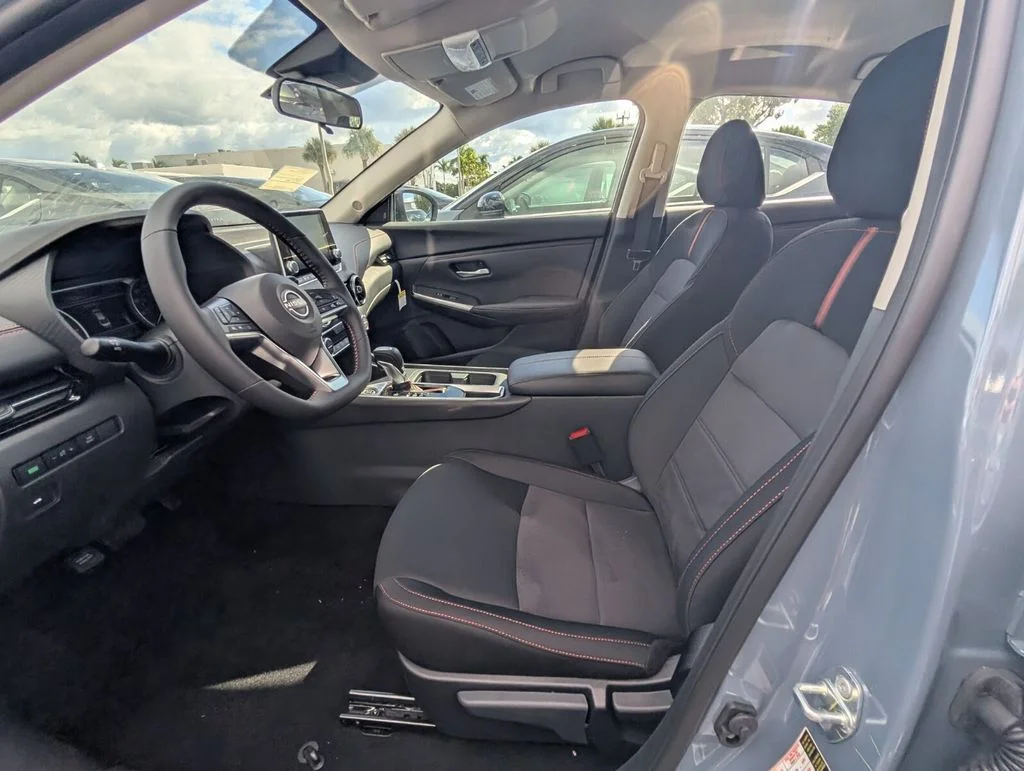 2025 Nissan Sentra SR - Photo 6