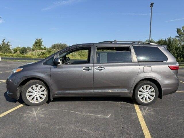 Used 2017 Predawn Gray Mica Toyota XLE image 8