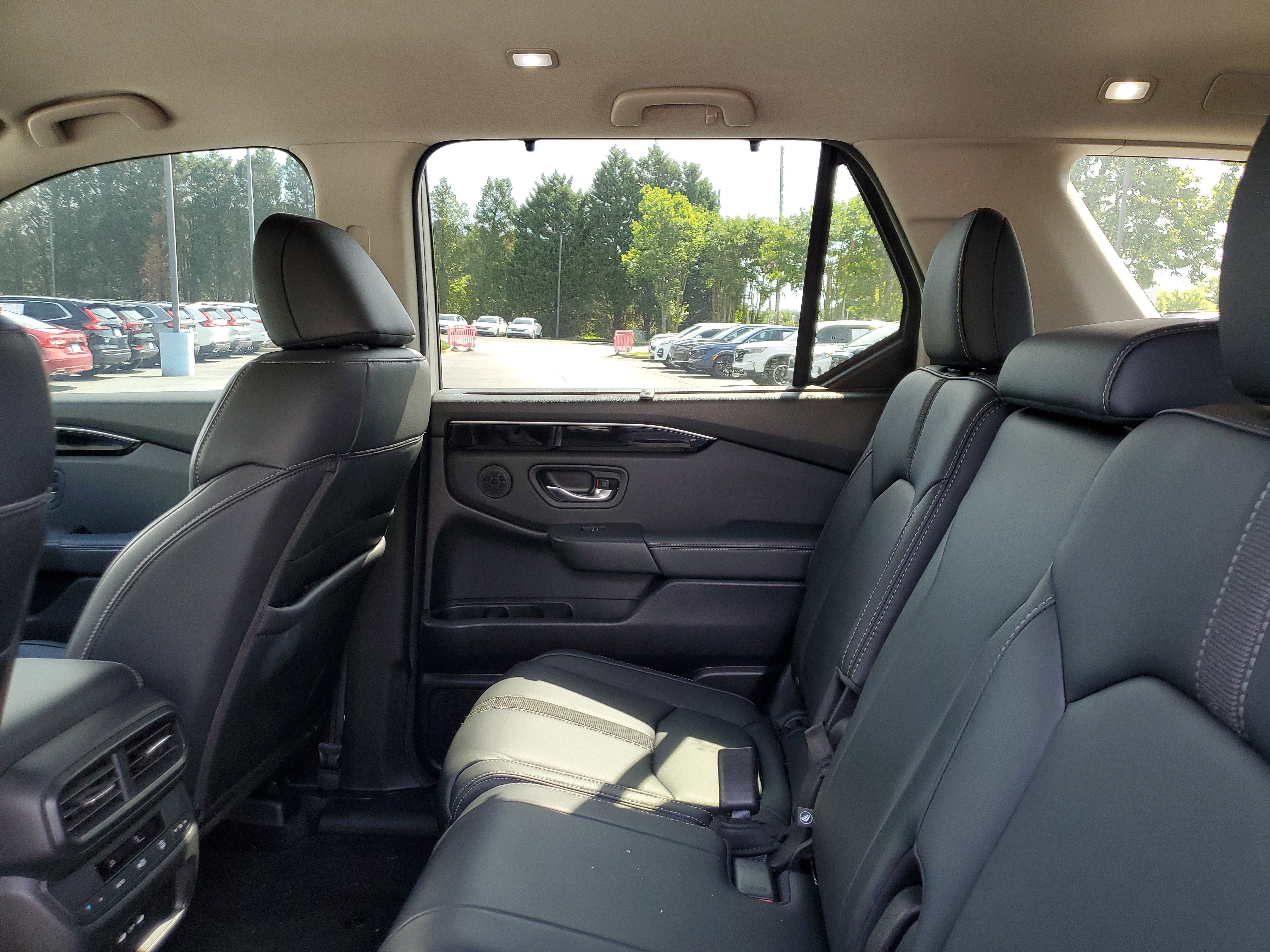 Used 2025 Platinum White Pearl Honda EX-L+ image 10