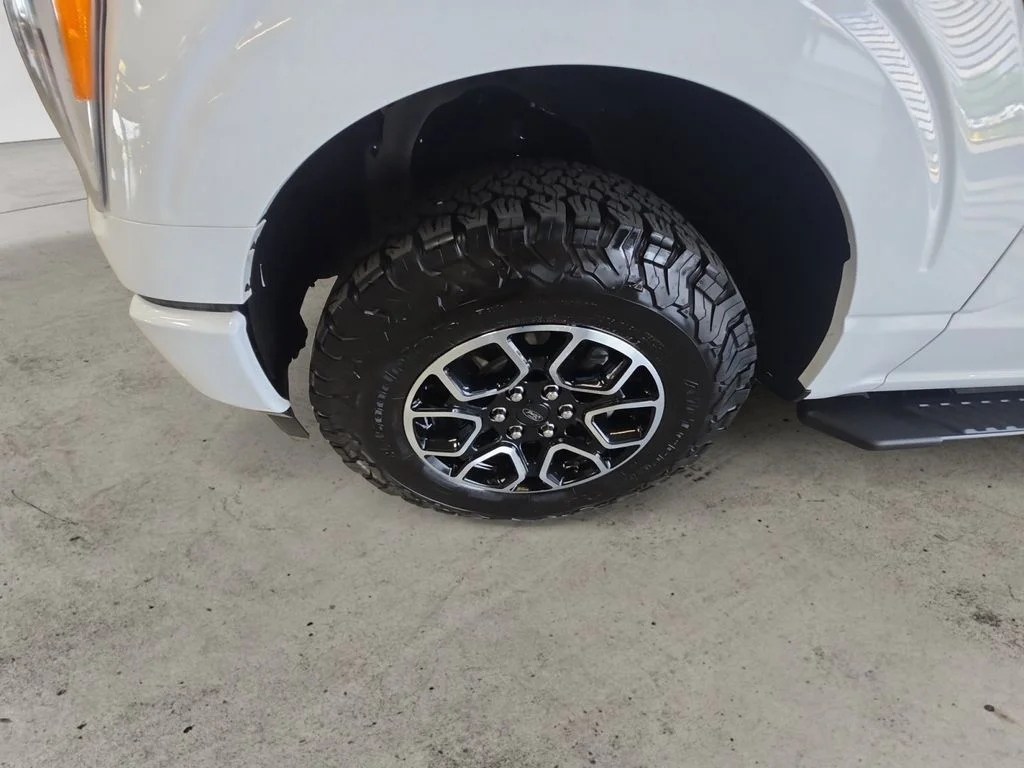 Used 2022 White Ford XLT image 9