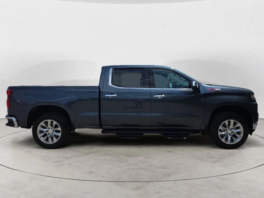 Used 2019 SHADOW GRAY METALLIC Chevrolet LTZ image 4