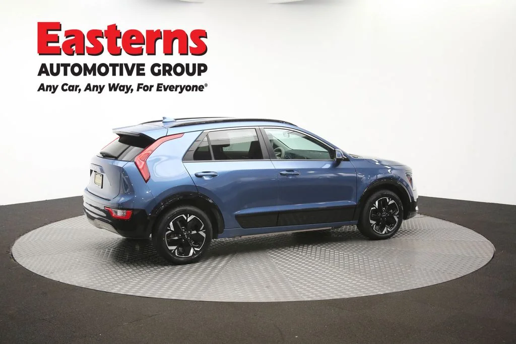 Used 2023 Blue Kia Wind image 41