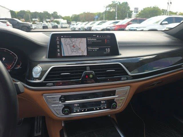 Used 2022 Gray BMW 750i xDrive image 20