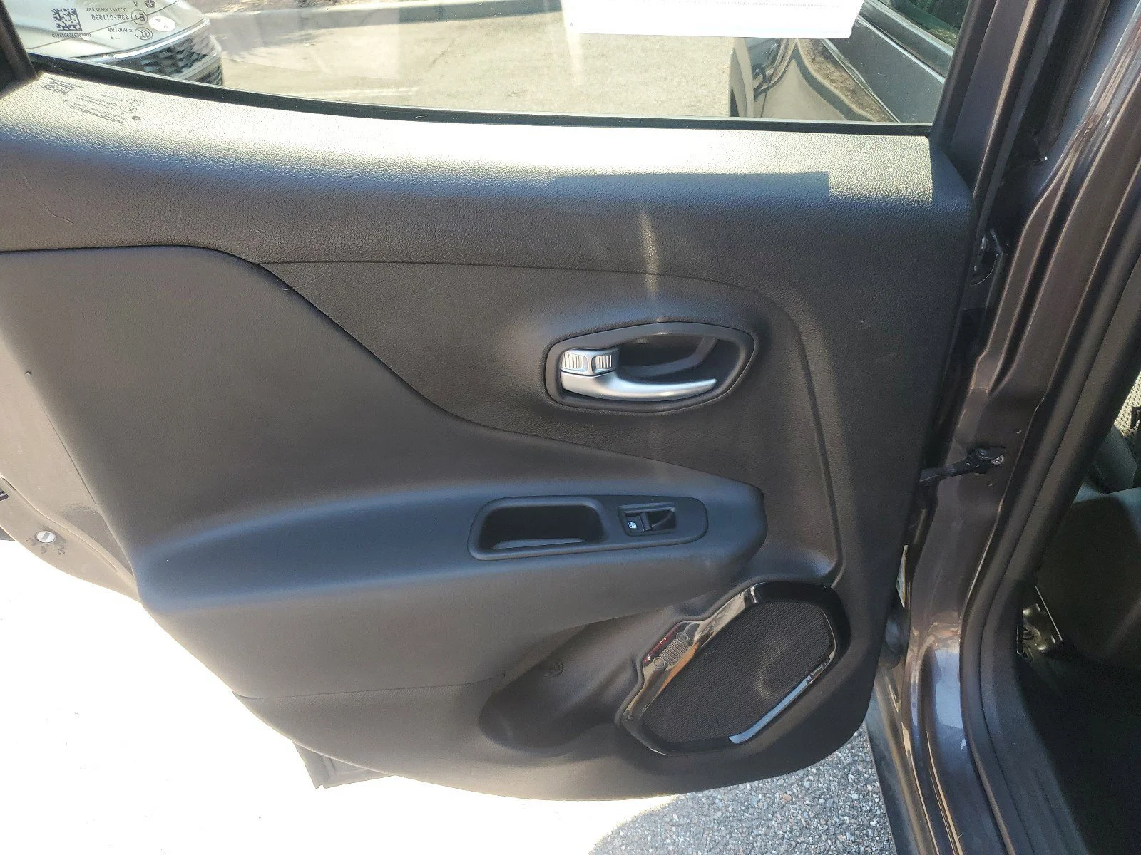 Used 2018 Granite Crystal Metallic Clearcoat Jeep Altitude image 30