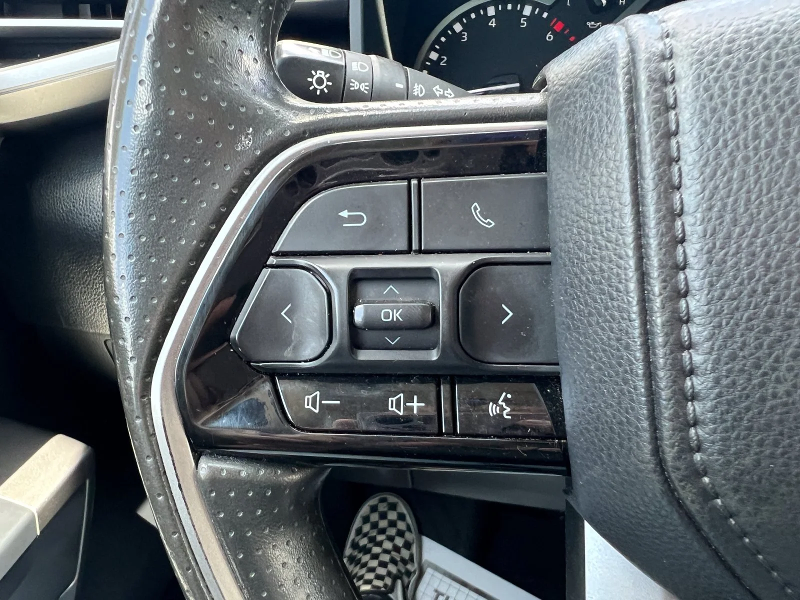 Used 2022 Silver Toyota SR5 image 11