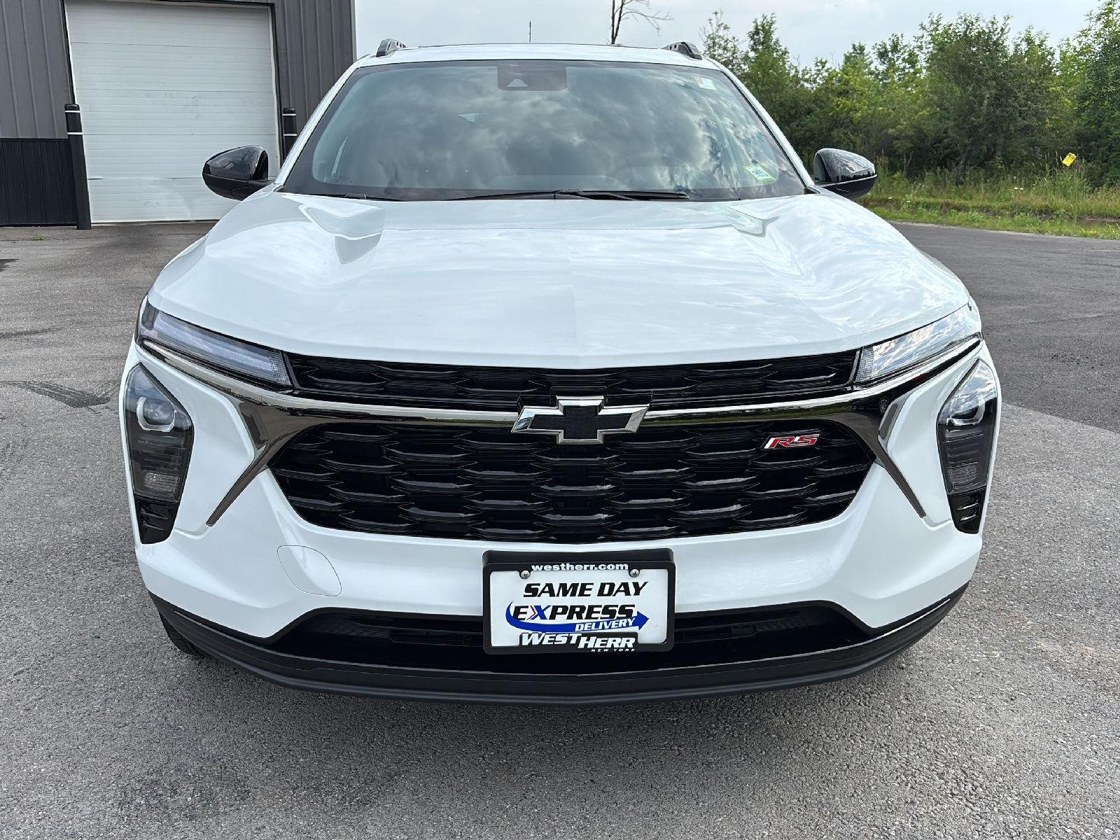 Used 2026 Summit White Chevrolet 2RS image 8