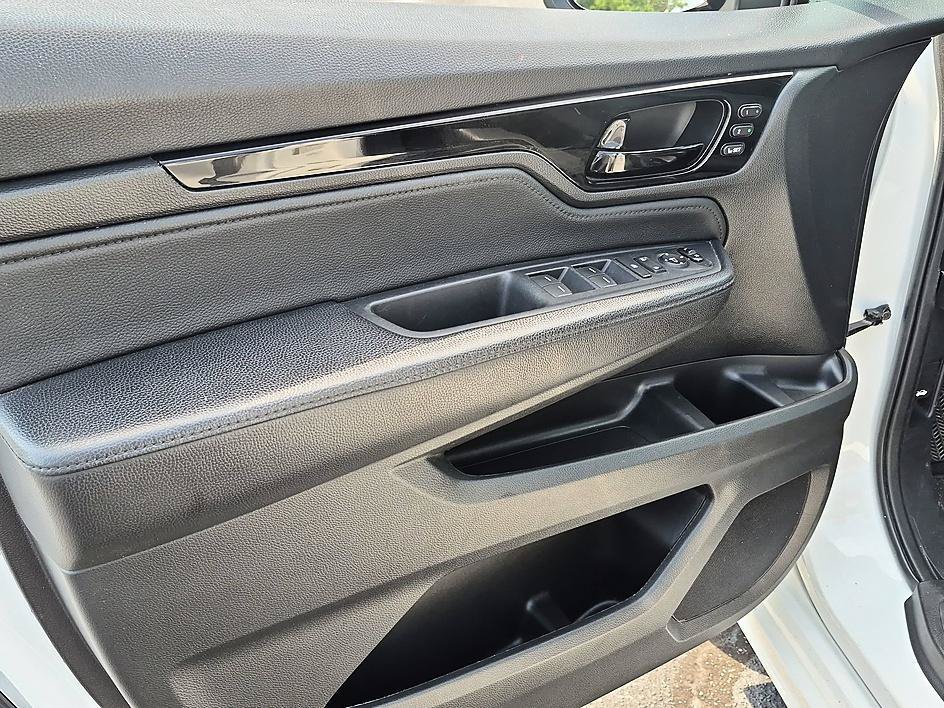 Used 2022 White Honda Touring image 12