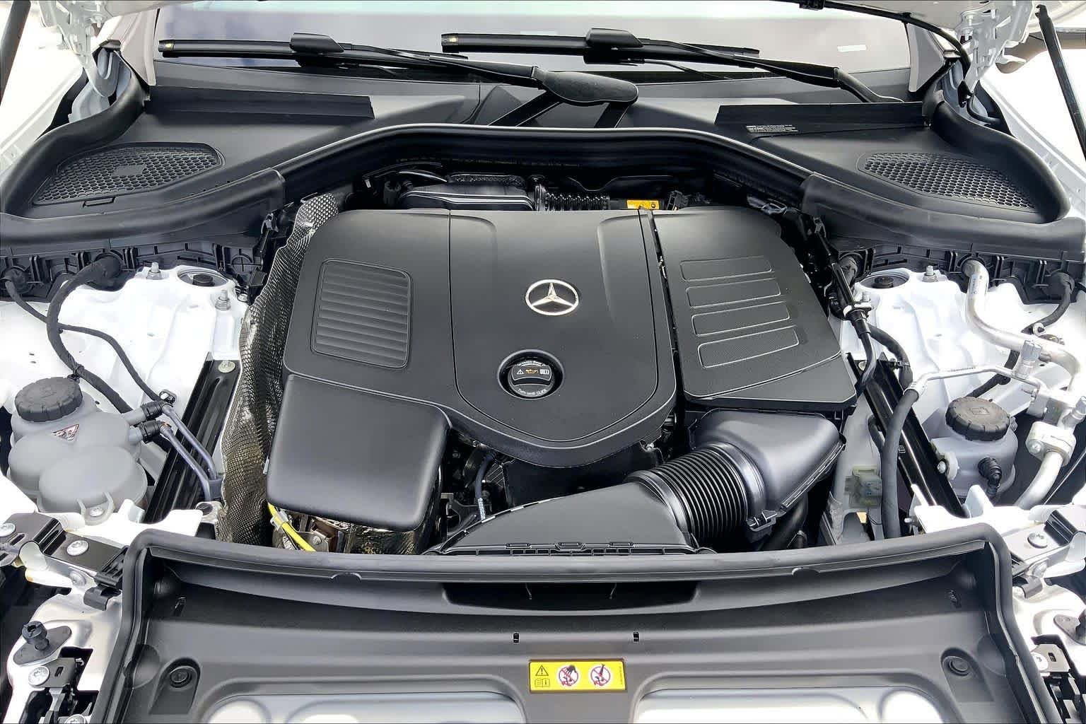 New 2027 Polar White Mercedes-Benz GLC 300 image 16