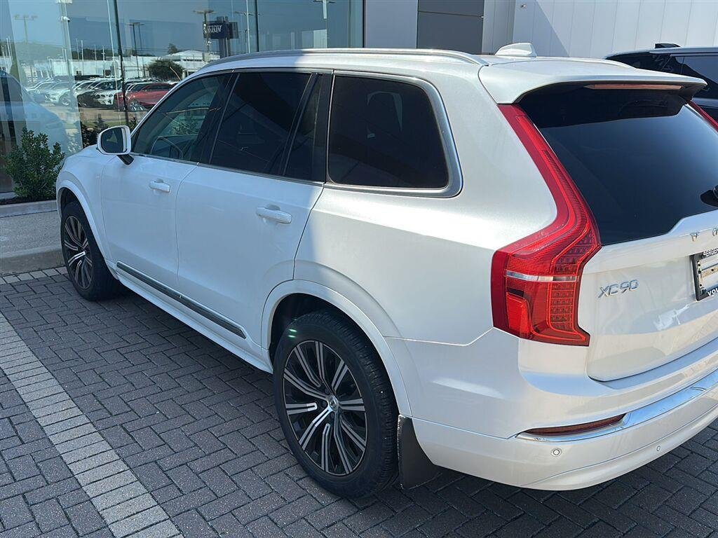 Used 2024 Crystal White Metallic Volvo Core Bright Theme image 5