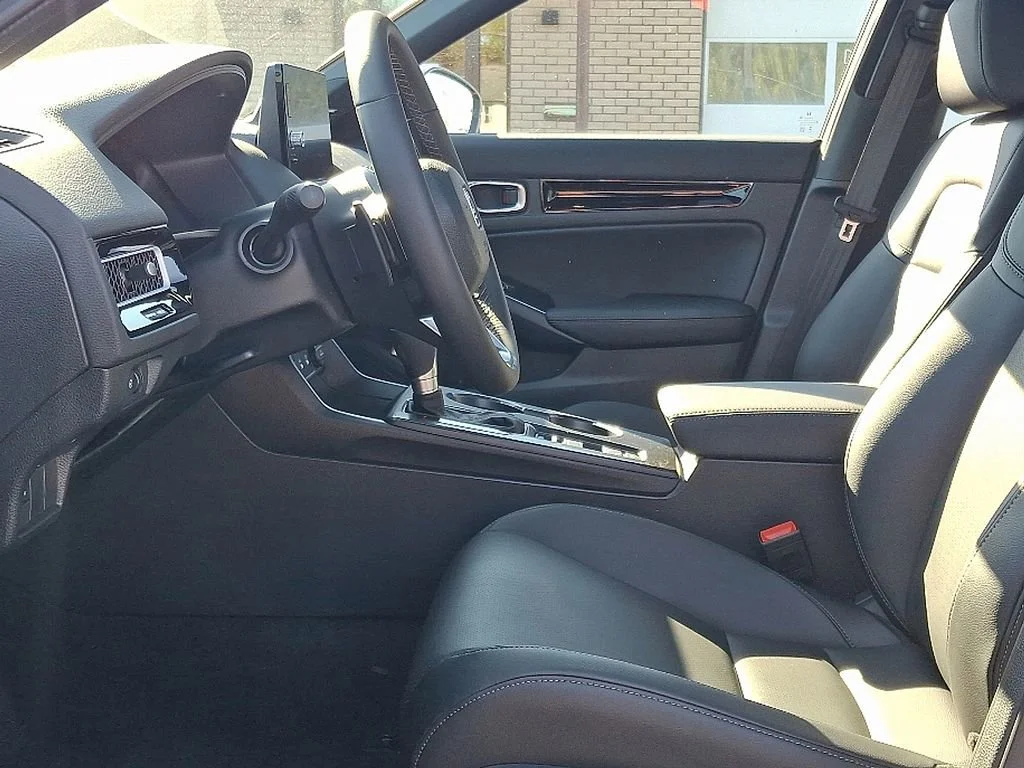 2025 Honda Civic Sport Touring - Photo 8