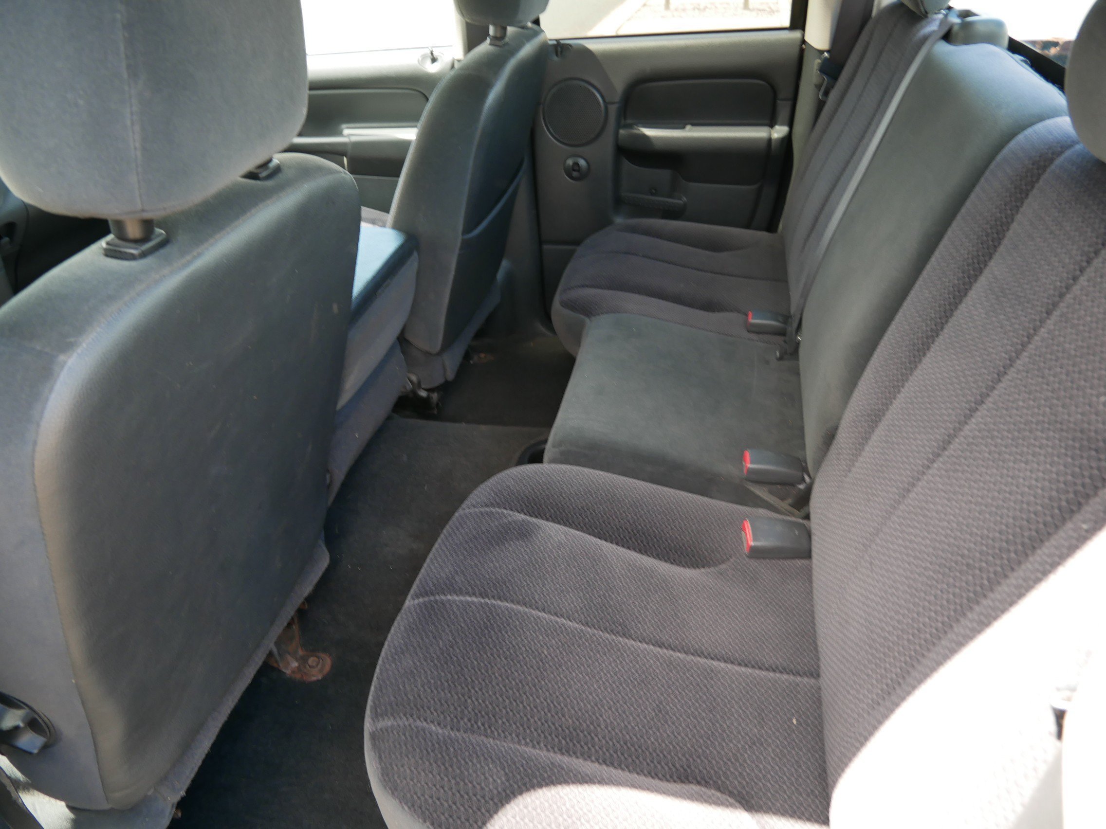 Used 2005 Red Dodge SLT image 13