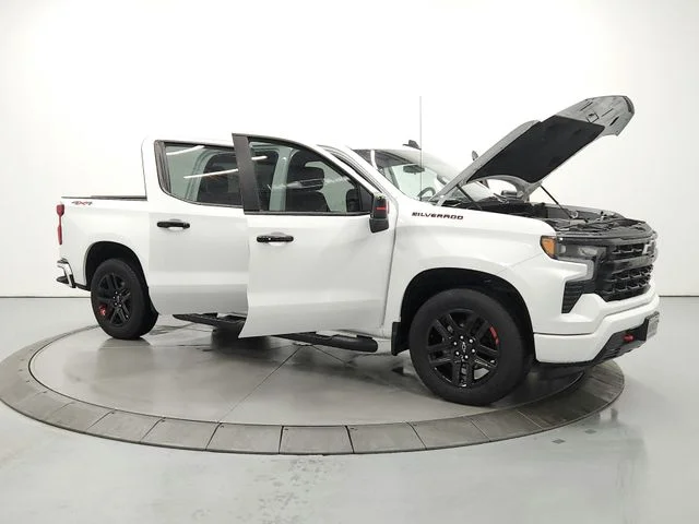 Used 2025 White Chevrolet RST image 9