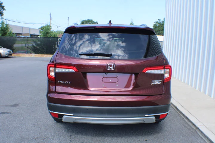 Used 2020 Red Honda AWD Touring 7 Passenger image 15