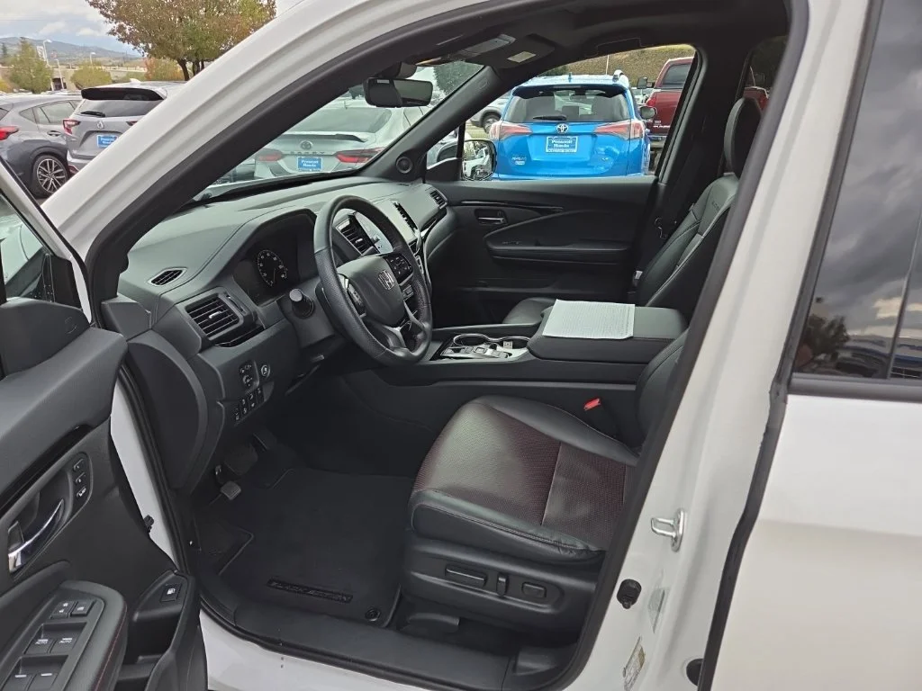 Used 2024 Platinum White Pearl Honda AWD BLACK EDITION image 10