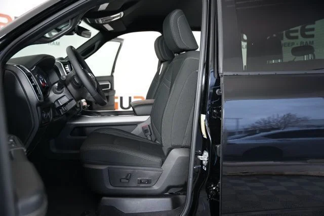New 2026 Diamond Black Crystal Pearl-Coat Exterior Paint RAM Big Horn image 24