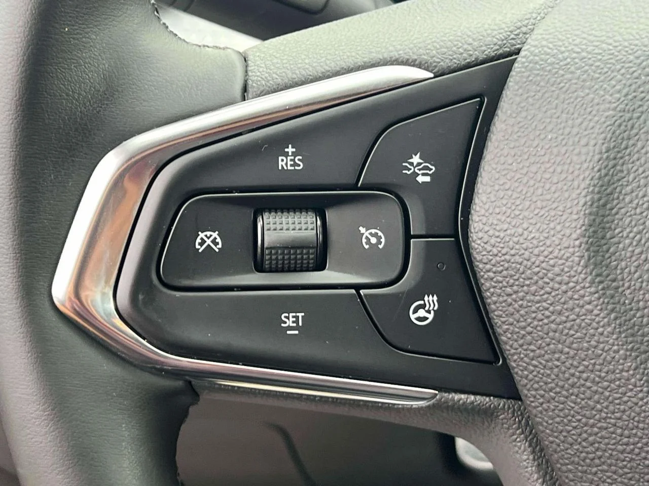 Used 2024 Blue Glow Metallic Chevrolet FWD LT image 22