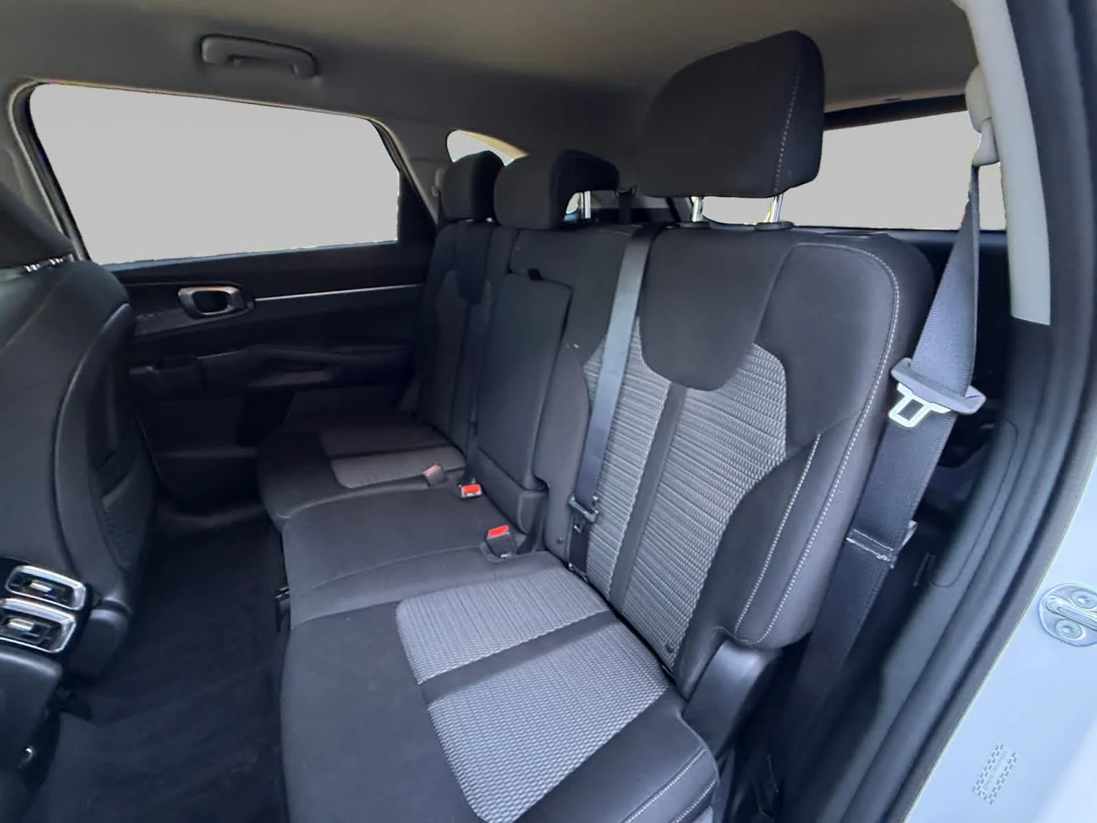 2023 Kia Sorento LX - Photo 19