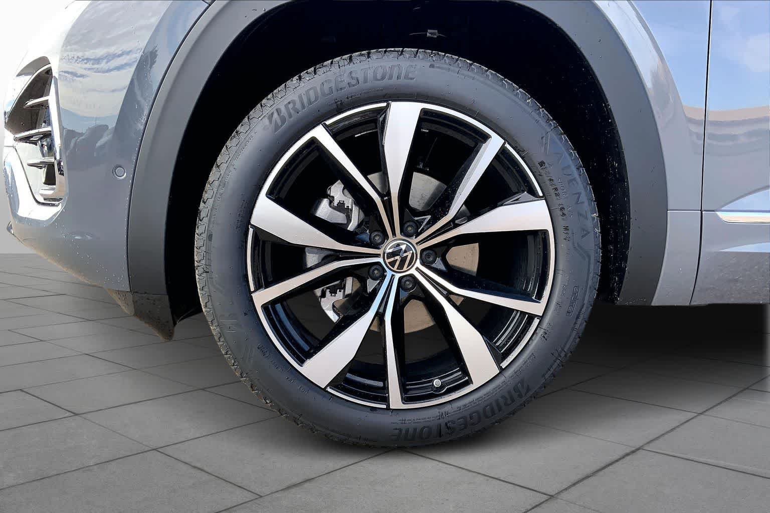 New 2026 Pure Gray Volkswagen 2.0T SEL Premium R-Line image 12