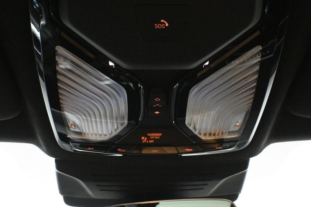 Used 2027 Black BMW xDrive40i image 21