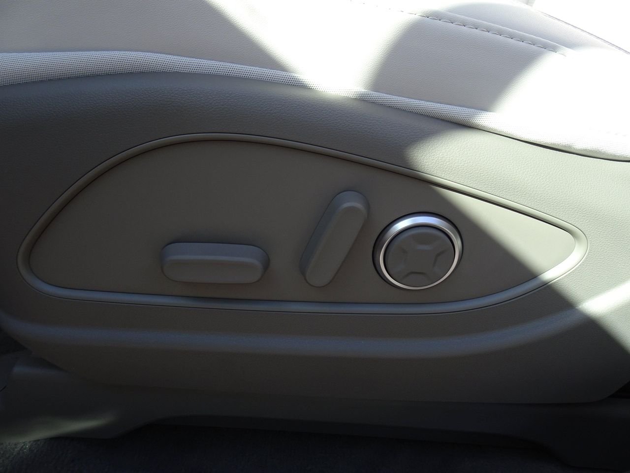 New 2027 Gray Hyundai SEL Premium 7P image 10
