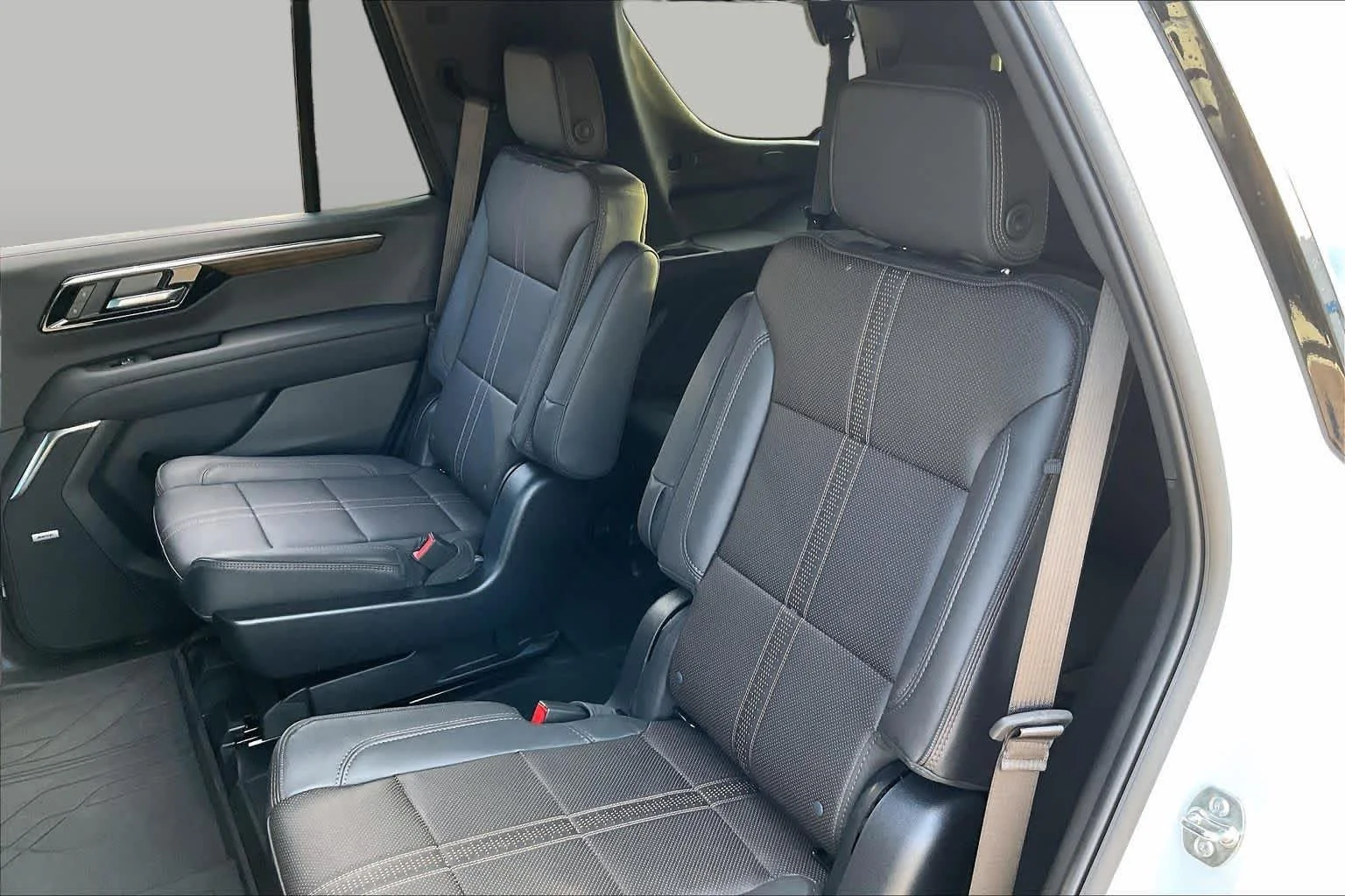 Used 2026 Polar White Tricoat Chevrolet High Country image 20