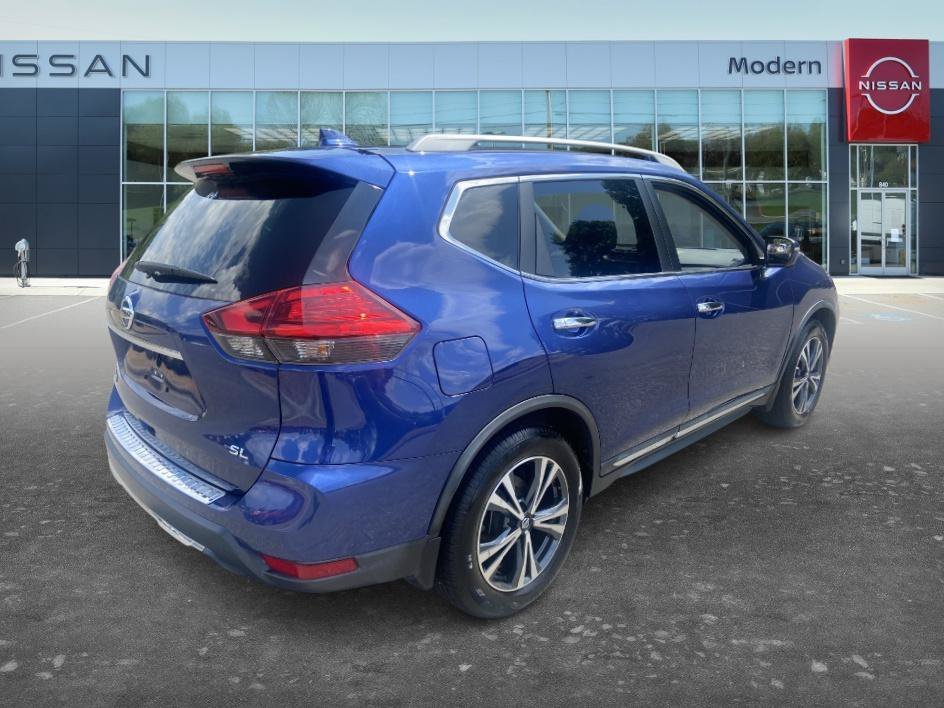Used 2017 Caspian Blue Nissan SL image 5