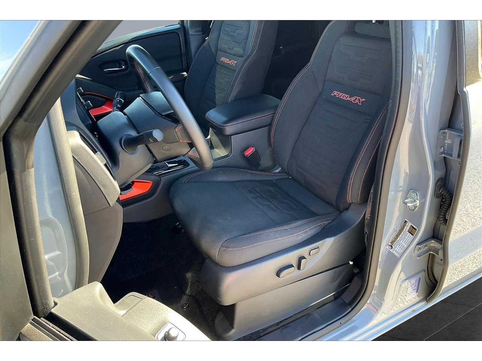 Used 2025  Nissan PRO-4X image 17