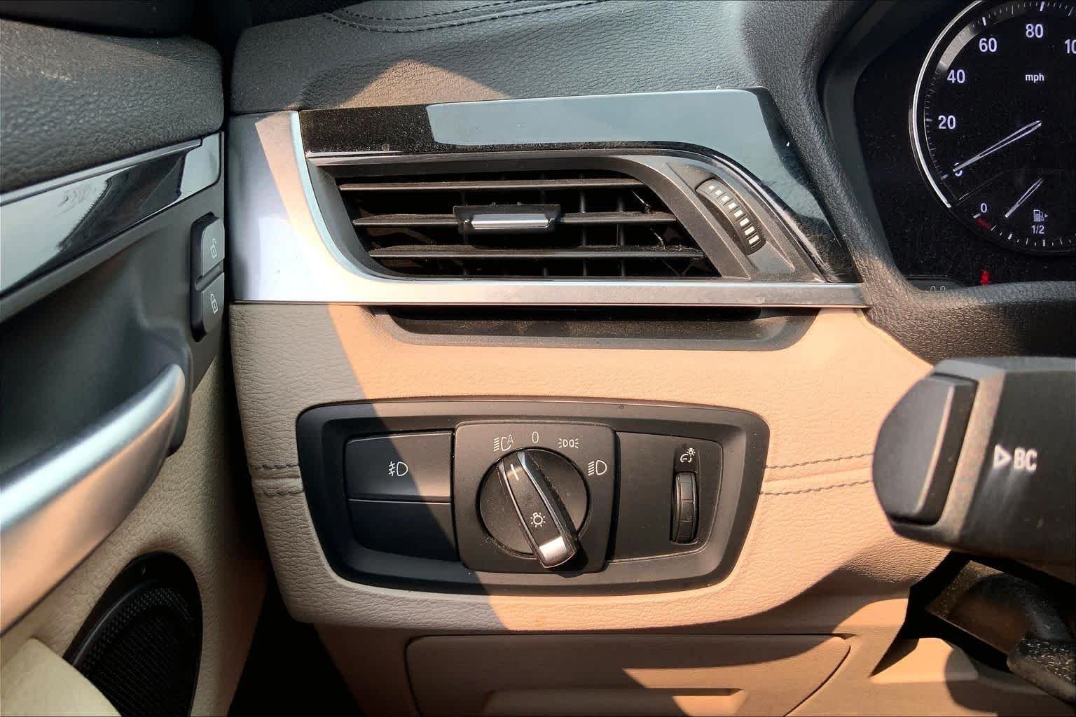 Used 2018 Alpine White BMW sDrive28i image 34